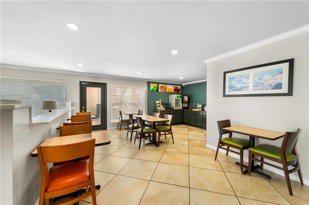 Quality Inn Marshall Restaurant photo